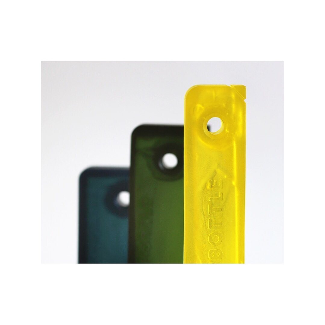 SOAPBOTTLE 
yellow,green and blue .
Vom 7.2-11.2.2020 ist das Projekt auf der Ambiente (Halle 8) in Frankfurt zu sehen. @ambientefair @germandesigngraduates .
.
.
#soapbottle #udk #sustainable #gdg #studentdedign #colorful #bathdesign #packaging #sus