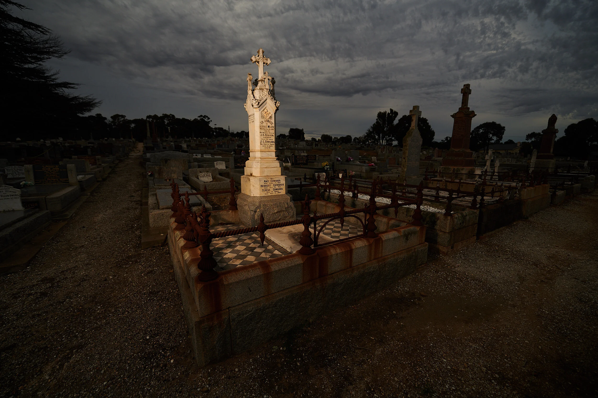 Vale: mourning, remembrance and Spiritualism in Bendigo - Bendigo Art Gallery