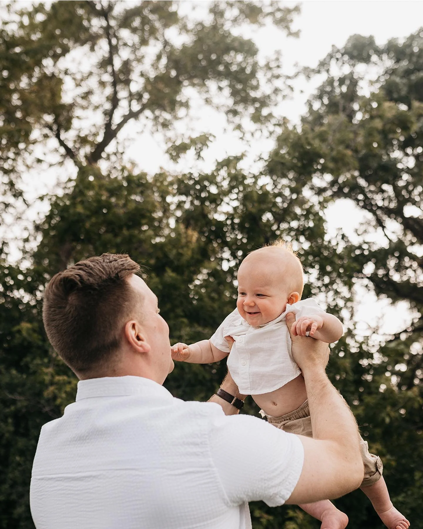 My last session with this wonderful family. 😢

I was lucky enough to photograph their maternity, newborn and holiday sessions. This session being my last just before William turns one! Now, they&rsquo;re off on a new adventure out East! 

Jules and 