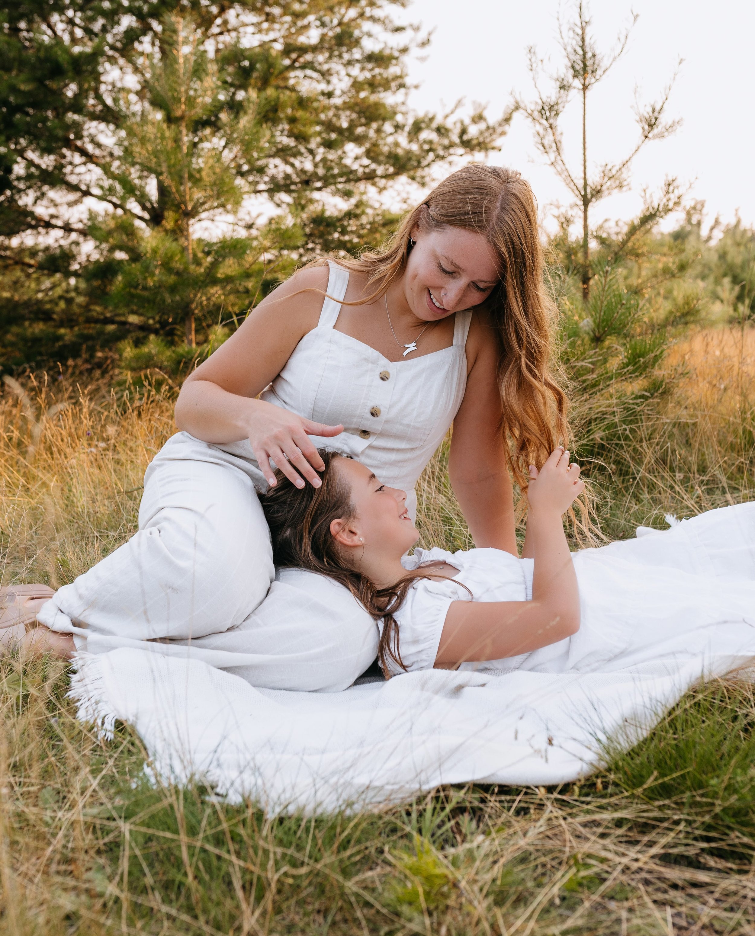 The kind of moments you&rsquo;ll want to remember forever 🤍
The giggles, the cuddles, the chaos and all the little in-between moments that make your family yours. So grateful I get to capture these memories for families. 🥰

Winnipeg Family Photogra