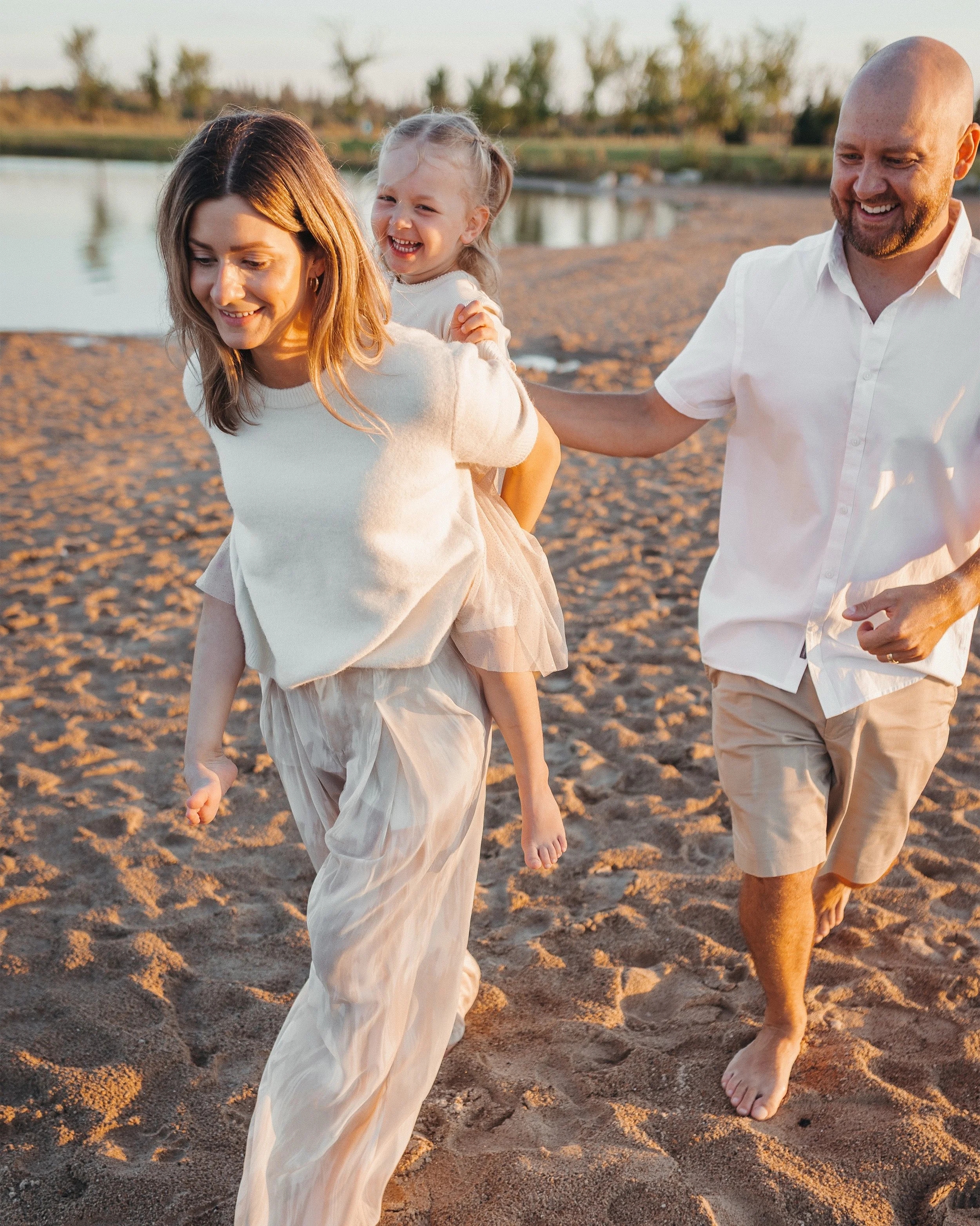 Just a little reminder that the everyday moments are the ones worth remembering most. 🤍

Absolutely loved this evening with this family. Look at those smiles. 😍

Winnipeg family photographer | Winnipeg photographer 

__________________________

#li