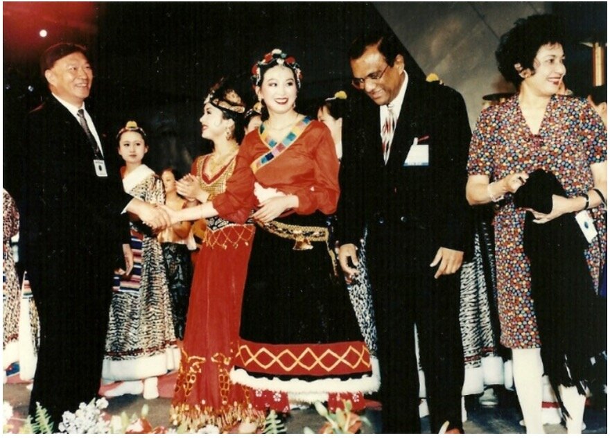  CNTA Chairman, He Guangwei&nbsp;(at left) with the China National Dance Ensemble applauds PATA President Lakshman Ratnapala and Mrs. Barbara Ratnapala on stage (at right) during PATA’s “greatest triumph, its finest hour in the best of times’’.   Pho