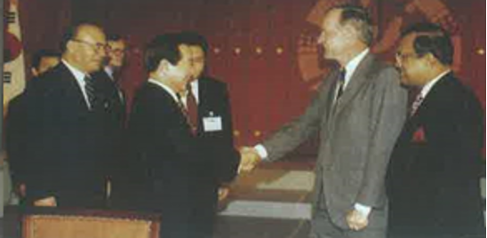  Before the opening ceremony, PATA President Ratnapala introduce the&nbsp;41st&nbsp;US President George H. W. Bush to the President of Korea (ROK). Young Sam Kim and Korea (ROK) Host Committee&nbsp;Chair Mr. Youn Tai Chi.   Photo courtesy: Lakshman R