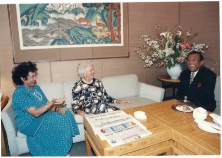  Mrs. Barbara Ratnapala and Mrs Barbara Bush engaged in a conversation, later joined by Lakshman.   Photo courtesy: Lakshman Ratnapala  