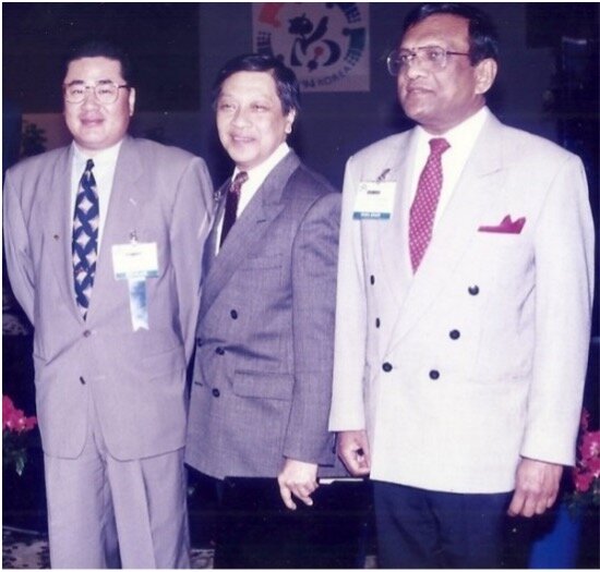 PATA icon Alwin Zecha is seen between friends, Owner/Chairman of Korean Air, Mr. Hyo Sung Park (L) and Lakshman Ratnapala (R).   Photo courtesy: Lakshman Ratnapala  