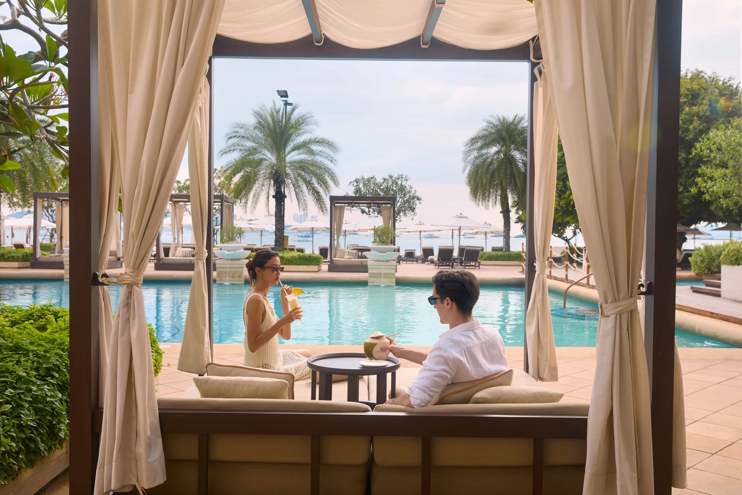 dusit-thani-pattaya-chaba-pool-lifestyle.jpg