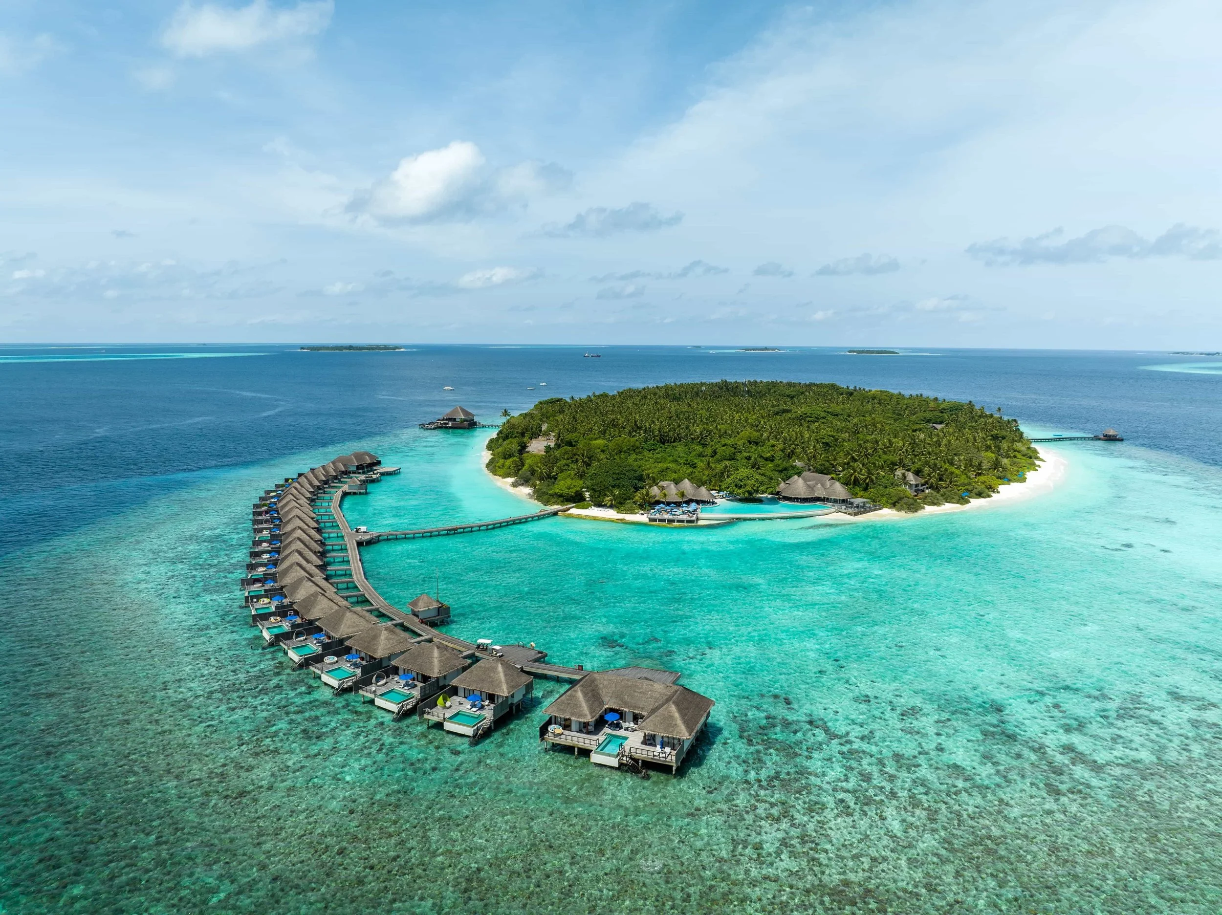 dusit-thani-maldives-exterior-whole-island-view.jpg