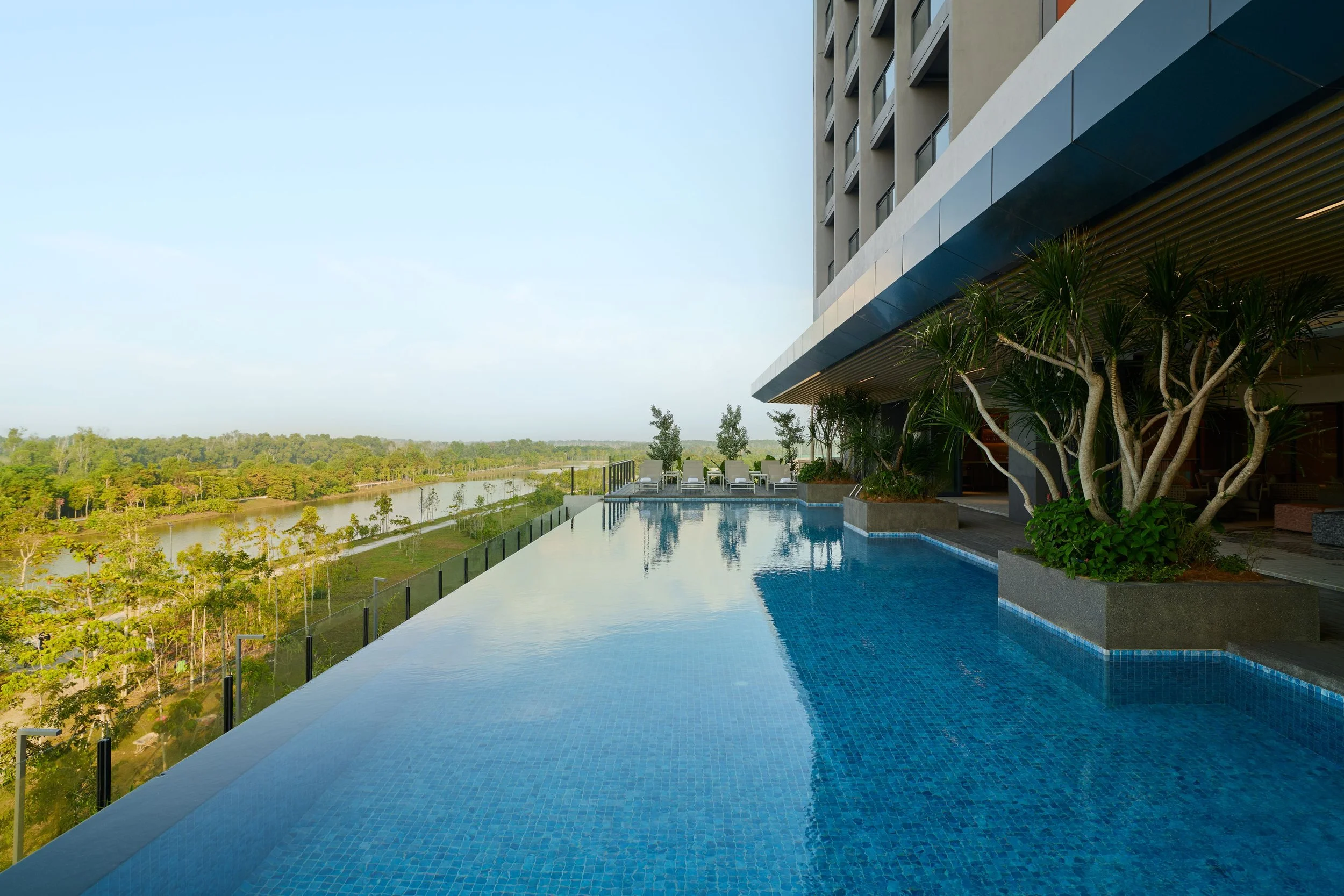 Asai Gamuda Cove-facility-pool-greenery .jpg