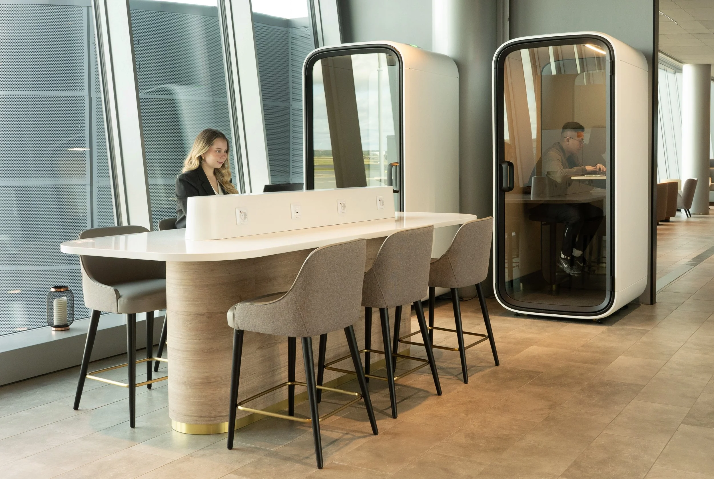 Lumi – workstations & workpods.jpg