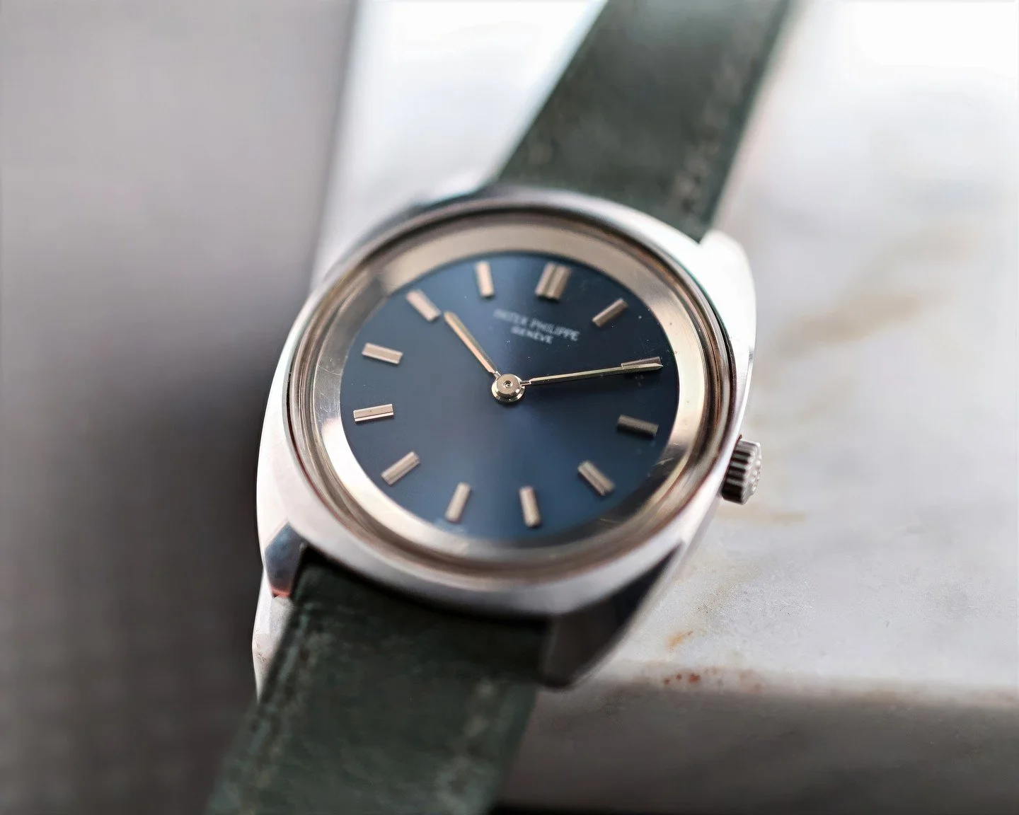 Produced only for a period of approximately five years until 1974, the 3579 is an uncommon example of a Calatrava in stainless steel. Typically produced in precious metals befitting of its dressier outlook, stainless steel Calatravas are produced in 
