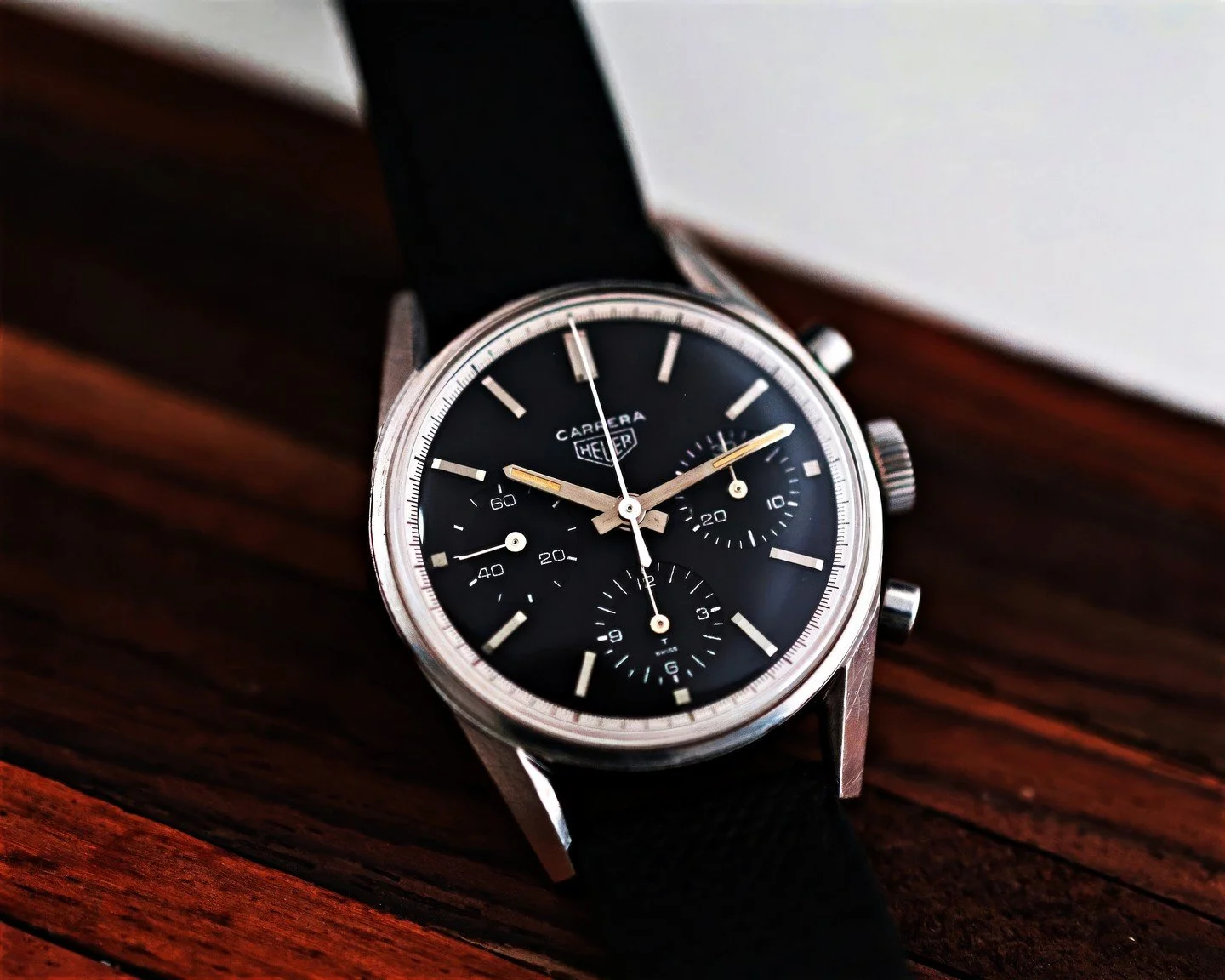 With the many variations of the Heuer Carreras, the 2447N stands out as the foundation of the lineup. Featuring three sub-registers in a highly legible dial, the Carrera is housed in a 36mm steel case with distinctive angular lugs that would carry th