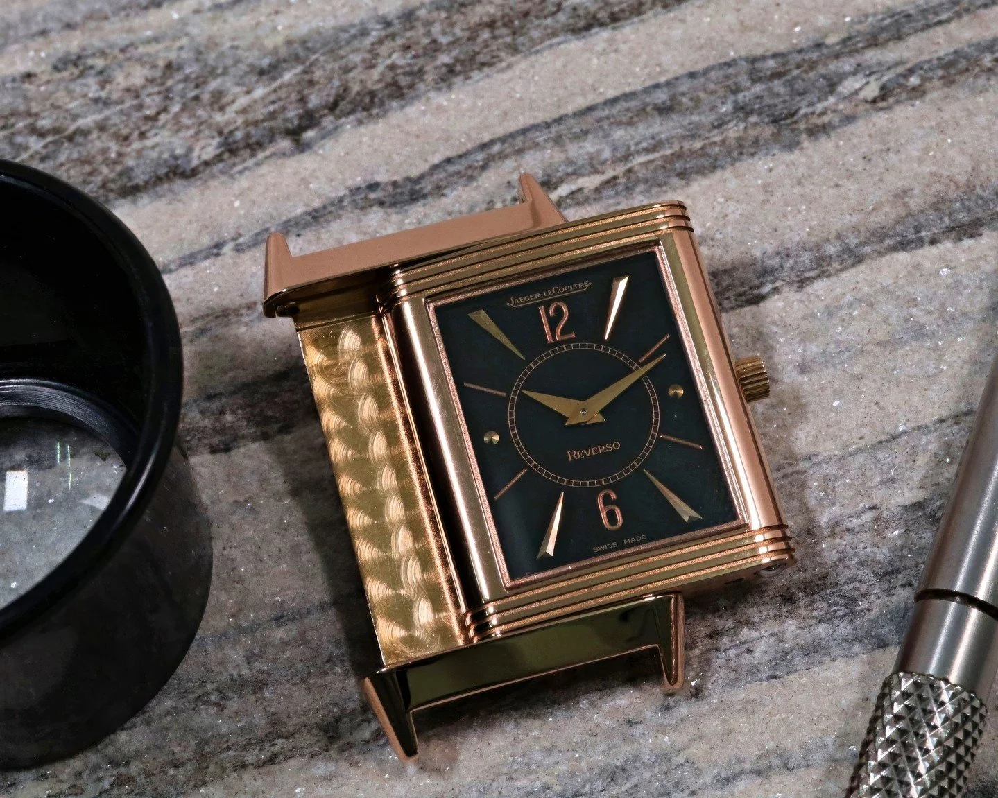 A hidden gem from the 1990s, this Reverso Classic by Jaeger-LeCoultre features an Art Deco style dial in the classic combination of black and pink gold and is now available.