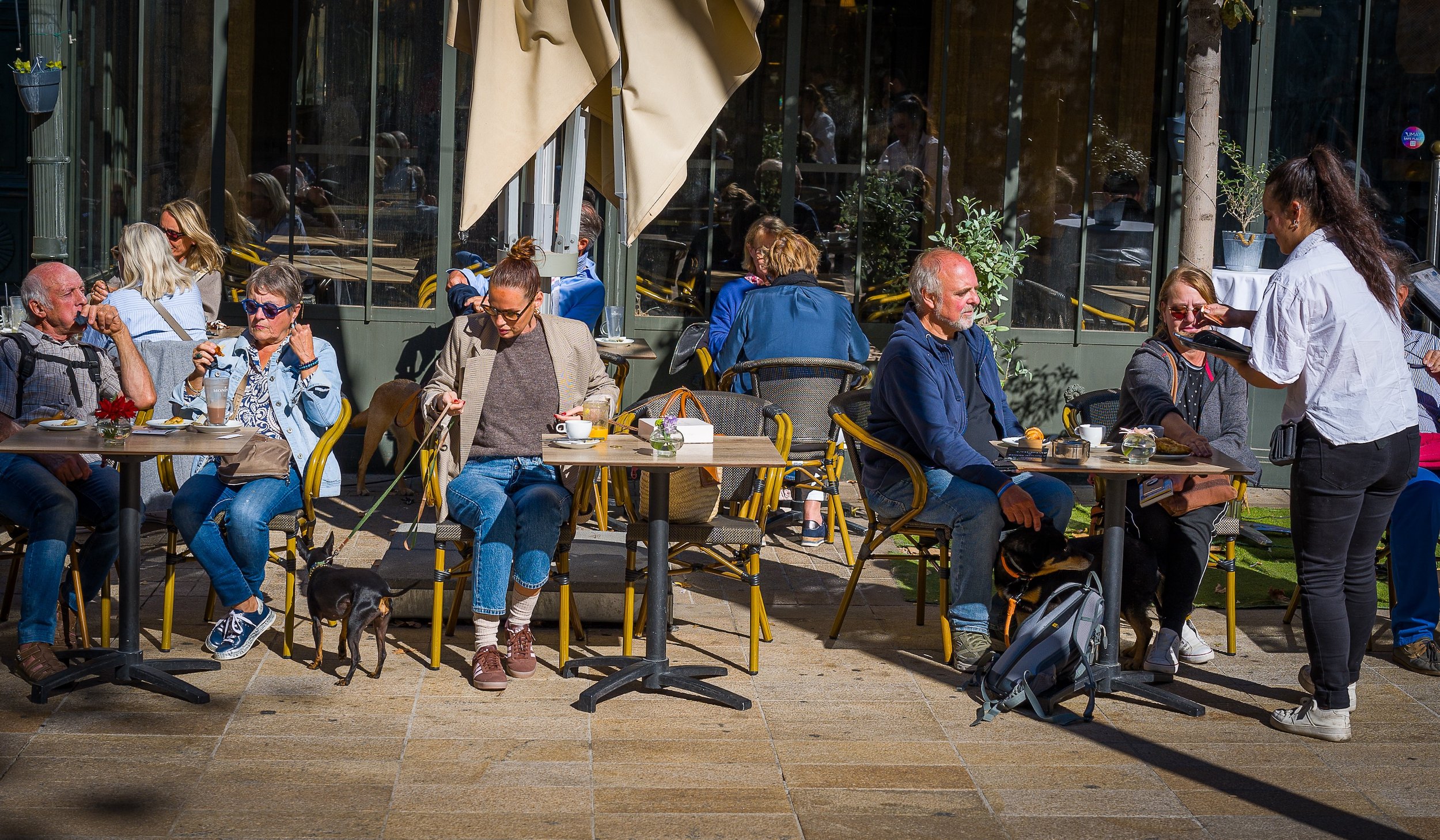 The Cafe Culture of Aix en Provence captured by the Leica Q3 43.