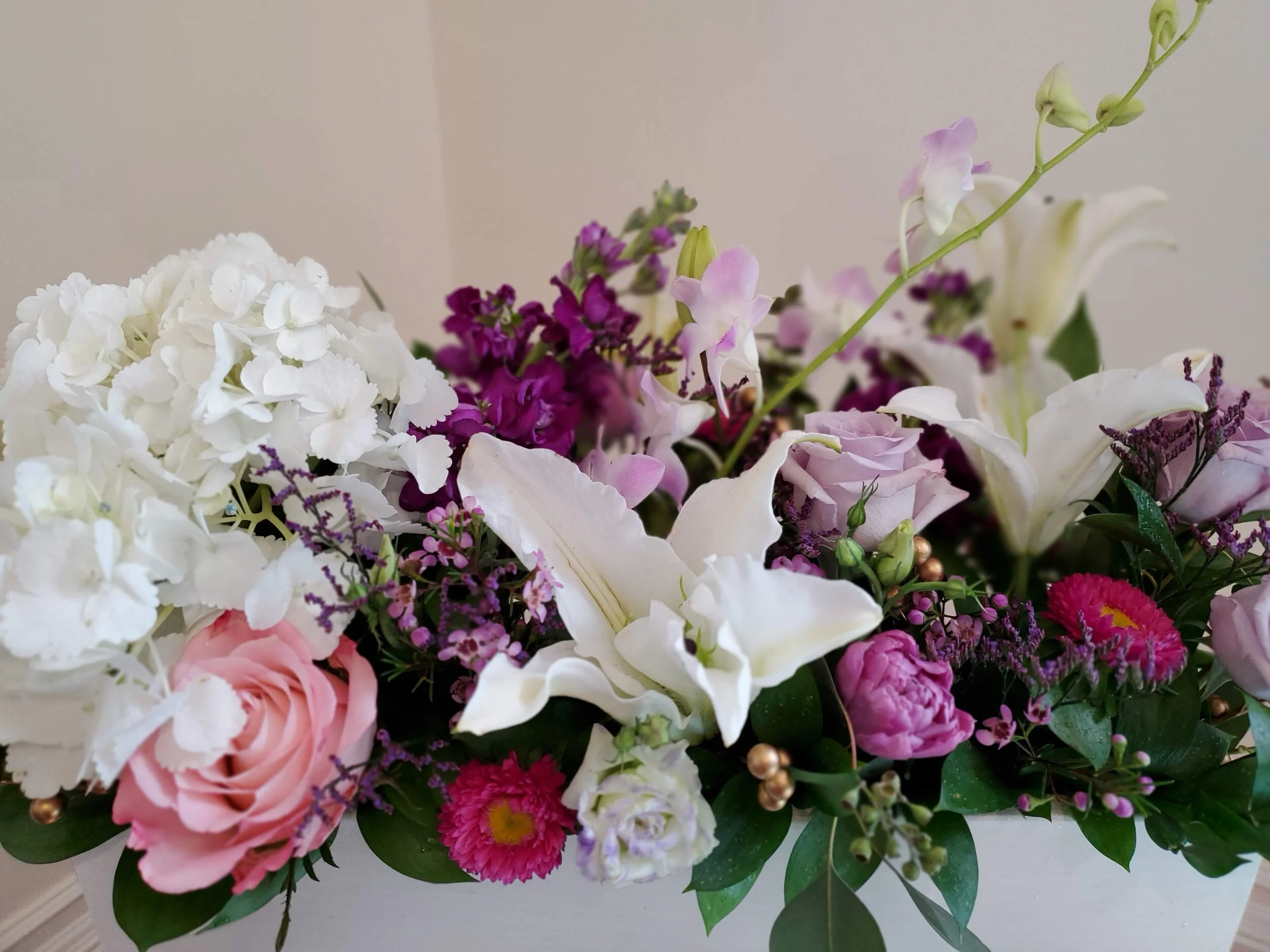 Bright and elegant centerpiece