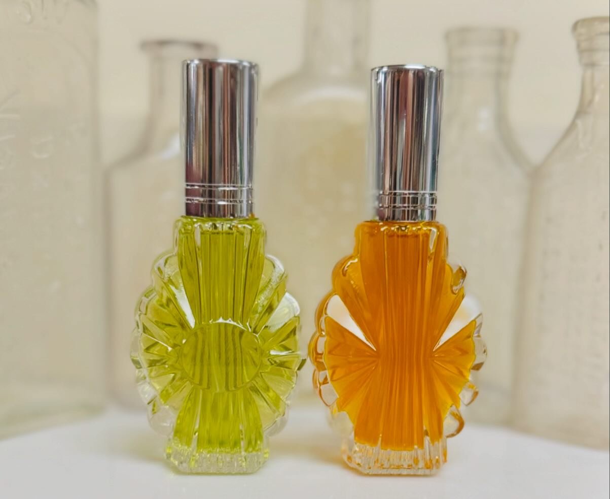 New 25ml sizes available for our two signature organic perfumes! Vintage inspired bottles, and the perfect size for travel or to take with you on the go. Available now for $35 (link in bio).
.
.
.
#stinkyyogi #naturalperfumery #essentialoilperfume #o