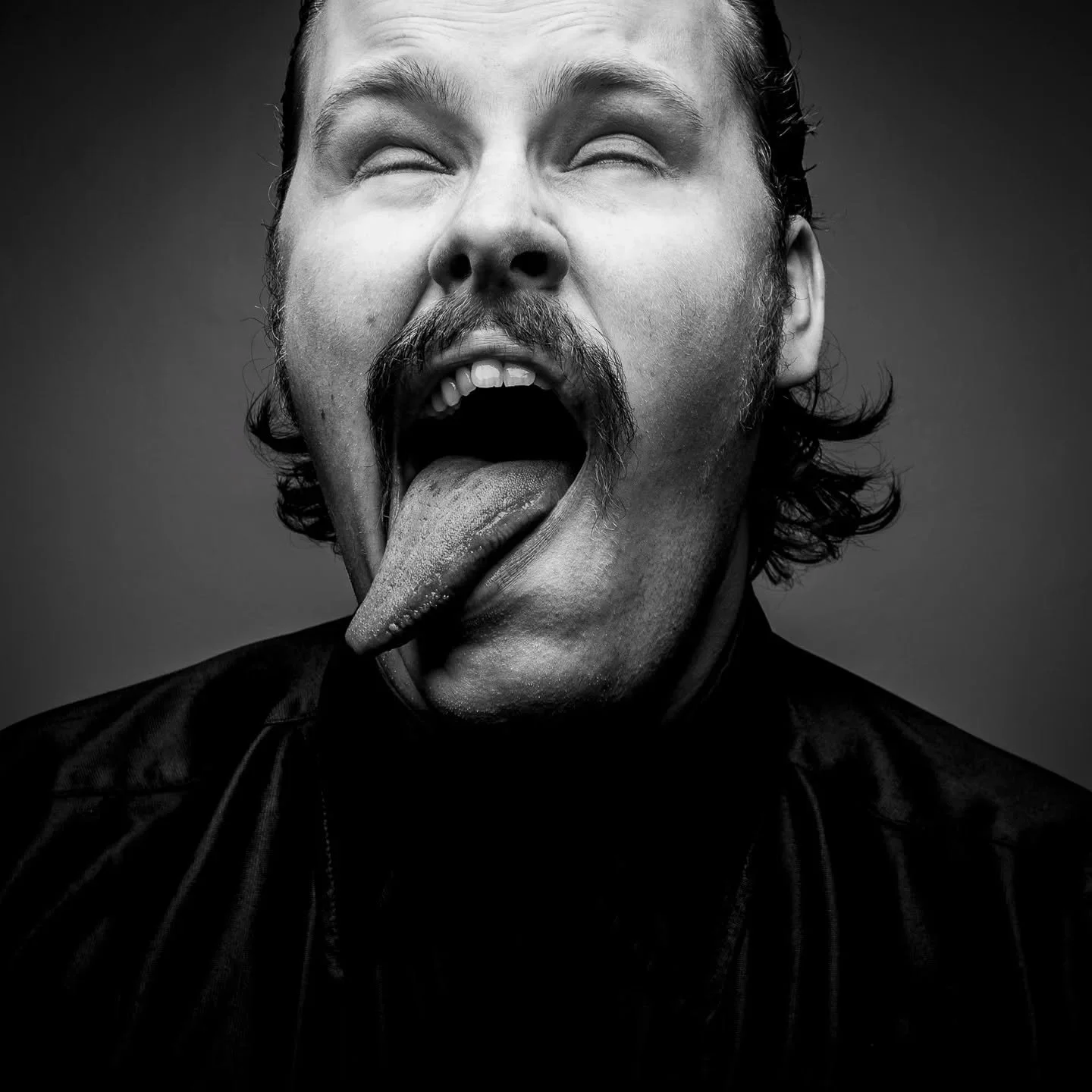 SUFFIELD ARMS 
Can't wait to play @suffieldarms next Saturday, and whaddya know it's sold out. Some tickets left for the Friday with great bands like @_lucygrubb 

Photo by @jbridgesphotographer 

See ya there
@prbpresents