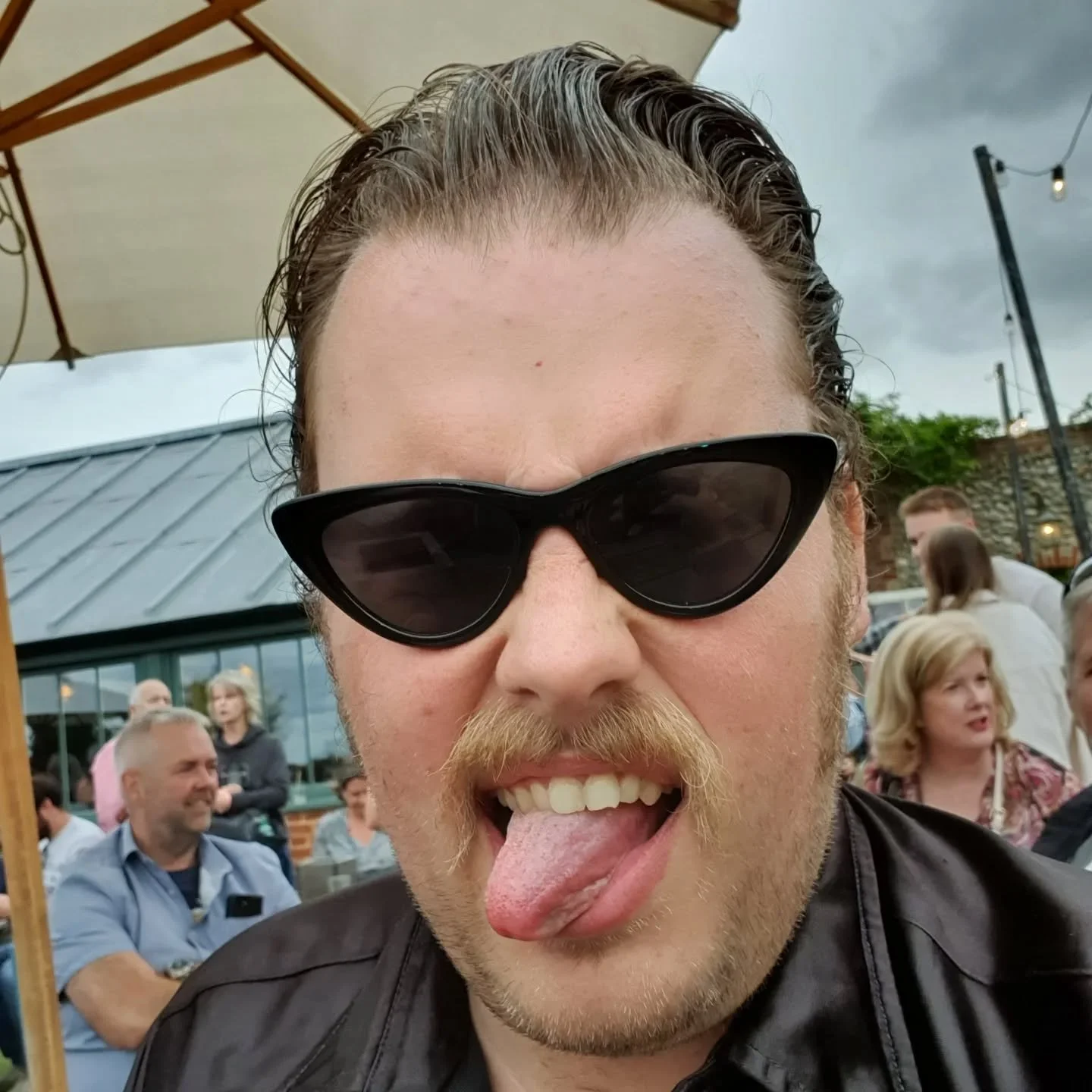 Heading down to Ramsgate Music Hall tonight, playing with my boys @officialdaddylonglegs so bring your mums out for a good time 

@ramsgatemusichall @prbpresents