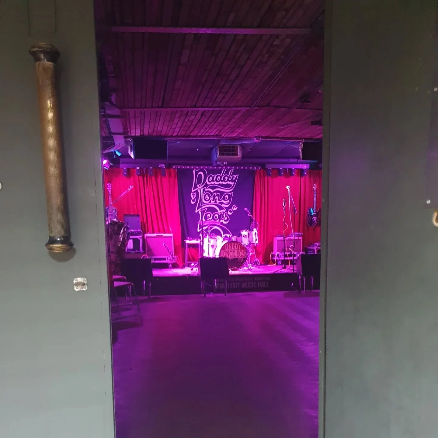 Busy couple of days supporting @officialdaddylonglegs at @ramsgatemusichall and looking after them at @norwichartscentre 

Big up Ramsgate Music Hall for always being delightful, and huge shout out to Too Bad Jims who play the best Mississippi hill c