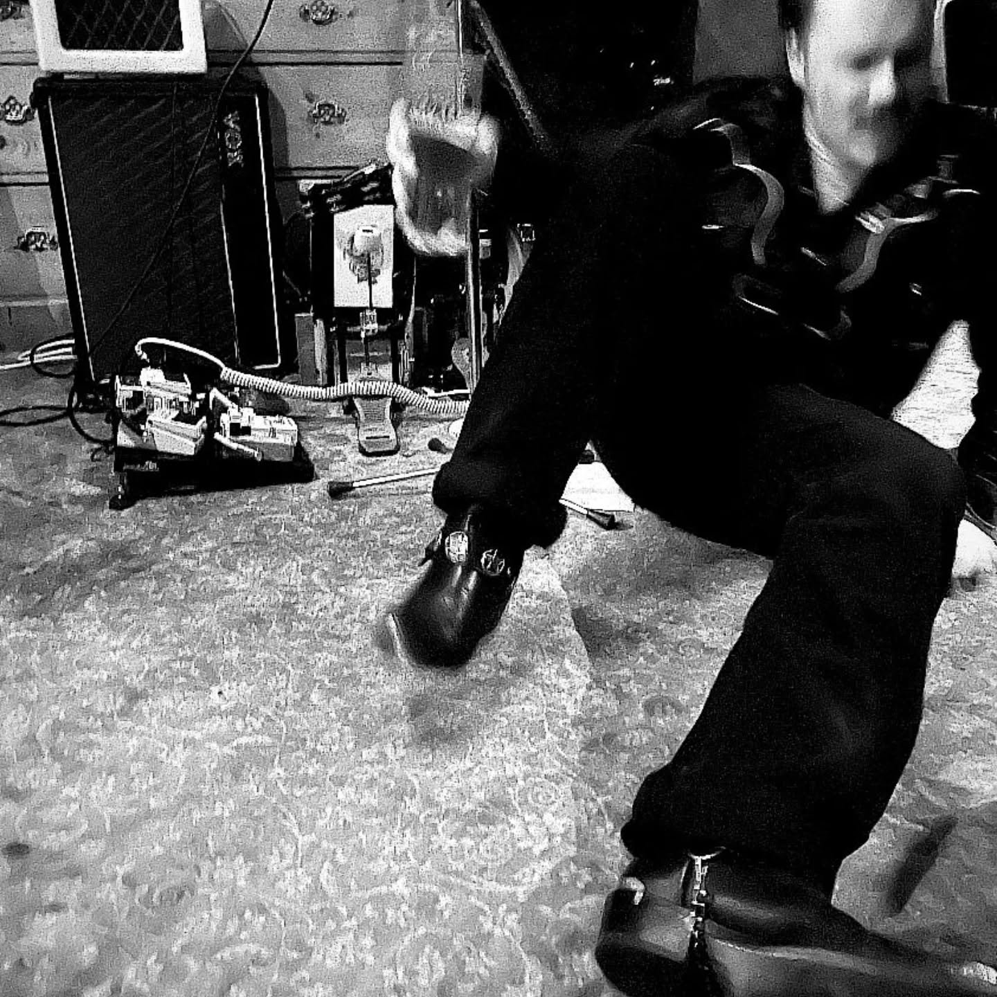 Playing a lil solo show on Sunday with @bluebayoubluebayou and @wyltmusic at @thehollowaynorwich

Just me and a guitar for a change, some new tunes and some old ones

Tickets in bio x

@_wazlo_