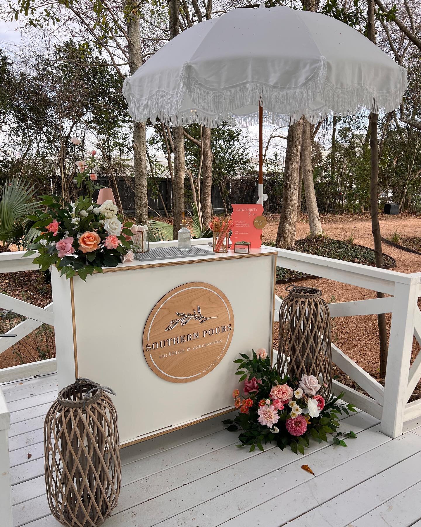 What should we name our mobile bar??
She&rsquo;s a cutie and we can&rsquo;t get enough of her😍😍 especially when styled by @sugarandcloth
&bull;
&bull;
&bull;
Leave your suggestions below! &amp; we might pick a winner for a free batched cocktail thi