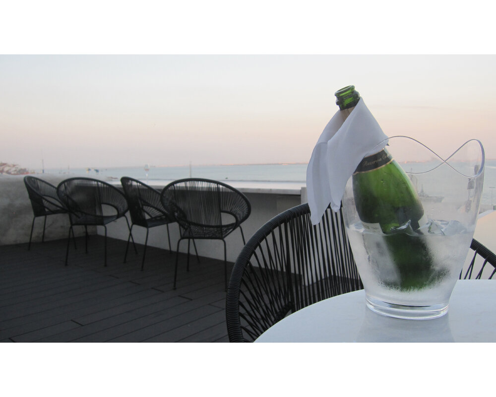 HOTEL - Sunset champagne at Memmo Alfama