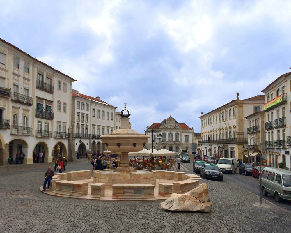SIGHTS - The city center of Evora 