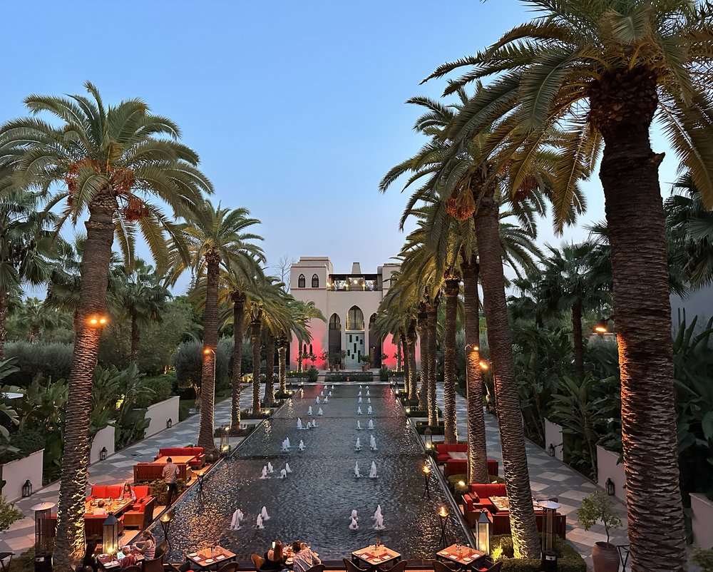 FOUR SEASONS-Central Fountain 