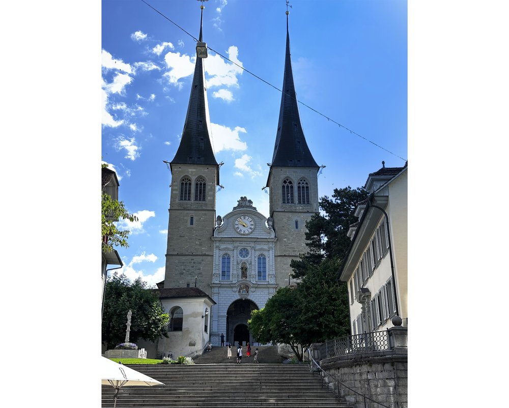 SIGHTS - Church of St. Leodegar