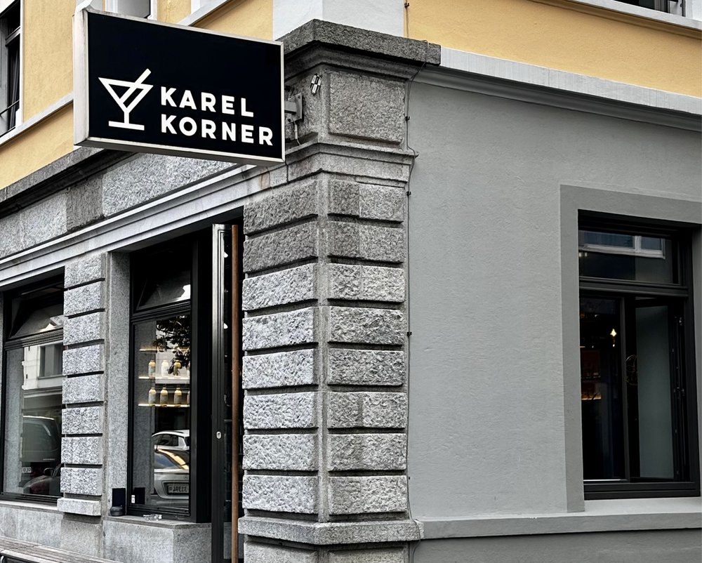 DRINKS/EATS - Karel Korner Bar 