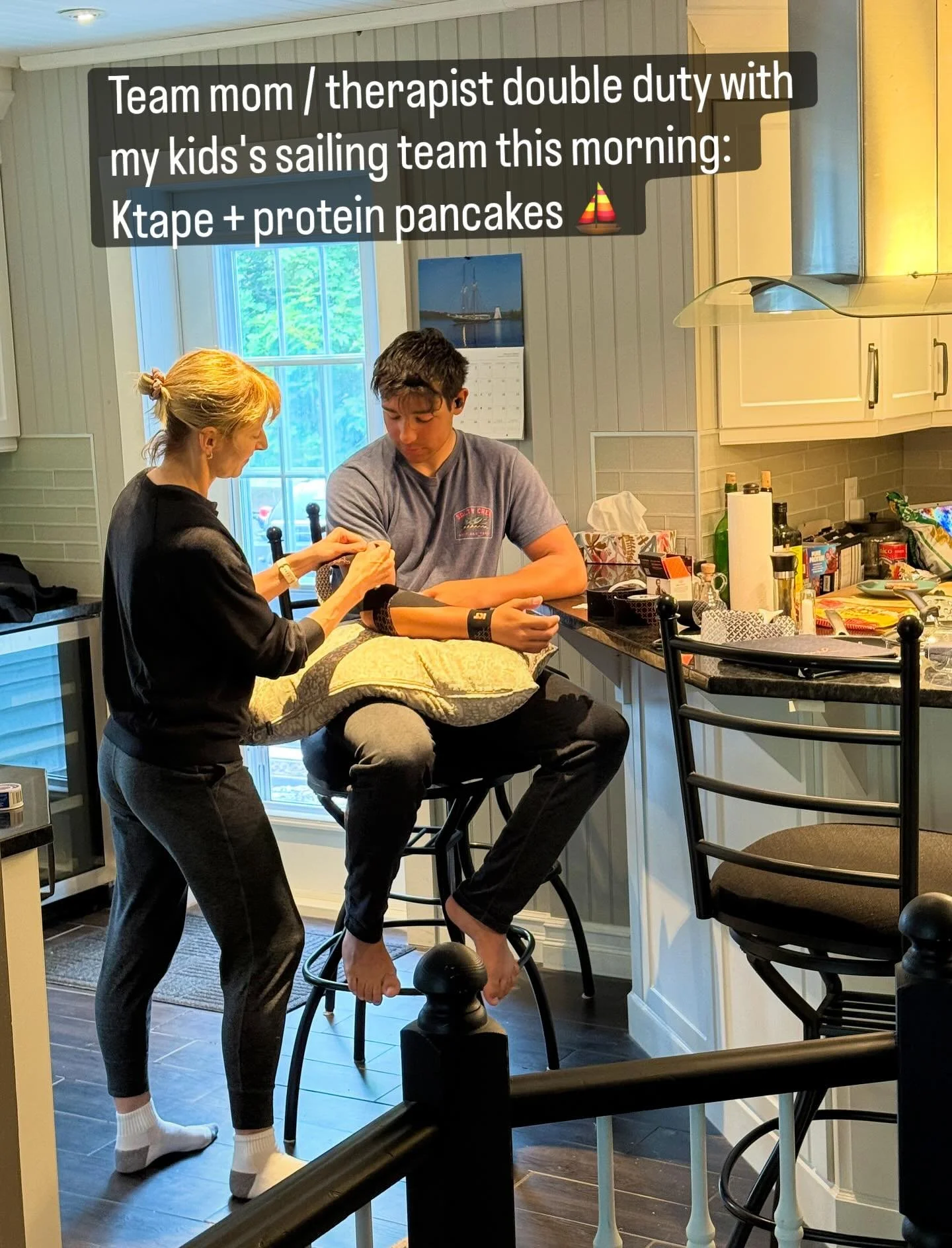 Team mom / therapist double duty with my kids's sailing team this morning: ktape + protein pancakes :)

⛵️⛵️⛵️

Maman de l'&eacute;quipe / th&eacute;rapeute de l'&eacute;quipe de voile de mes enfants ce matin: ktape + cr&ecirc;pes prot&eacute;in&eacu