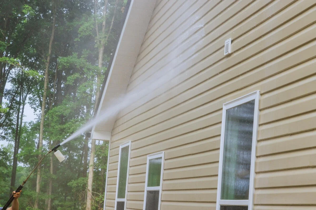 Difference Between Pressure Washing and Power Washing