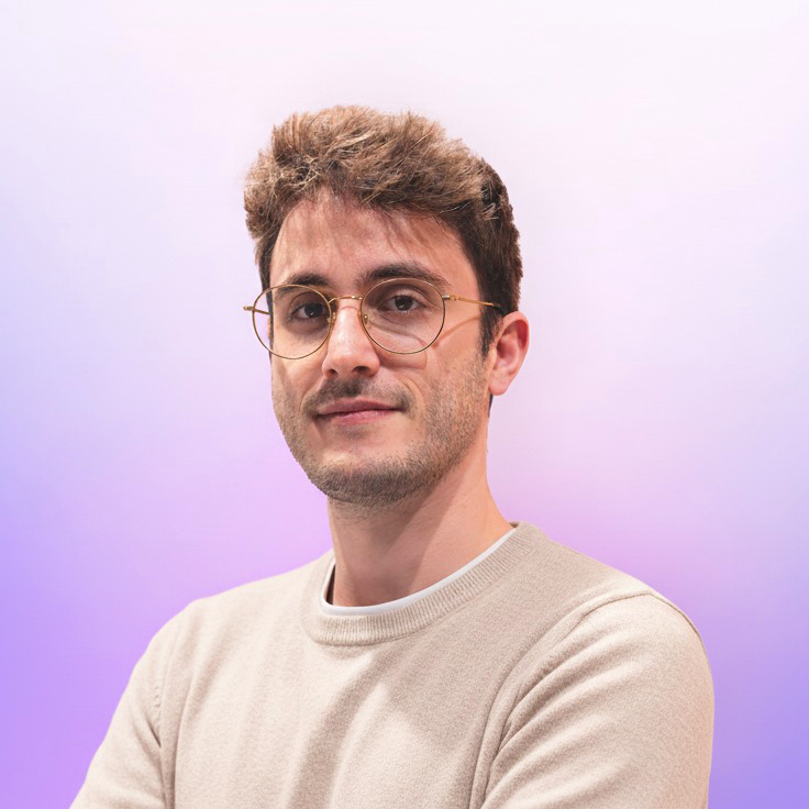 Ritratto di Mattia Angius, graphic designer