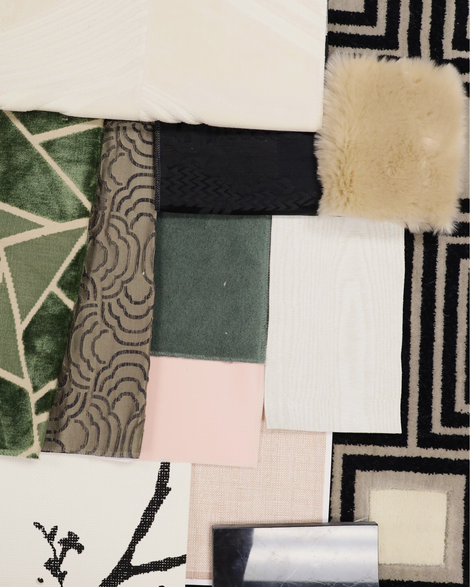 Today we're showing off Charmei's Wishlist Flatlay! Backdropped in an art deco style Nourison carpet, she has several geometric and linear pieces in complimentary greens, blacks, and a pop of pink. Tell us what you think in the comments! 💚🖤💗