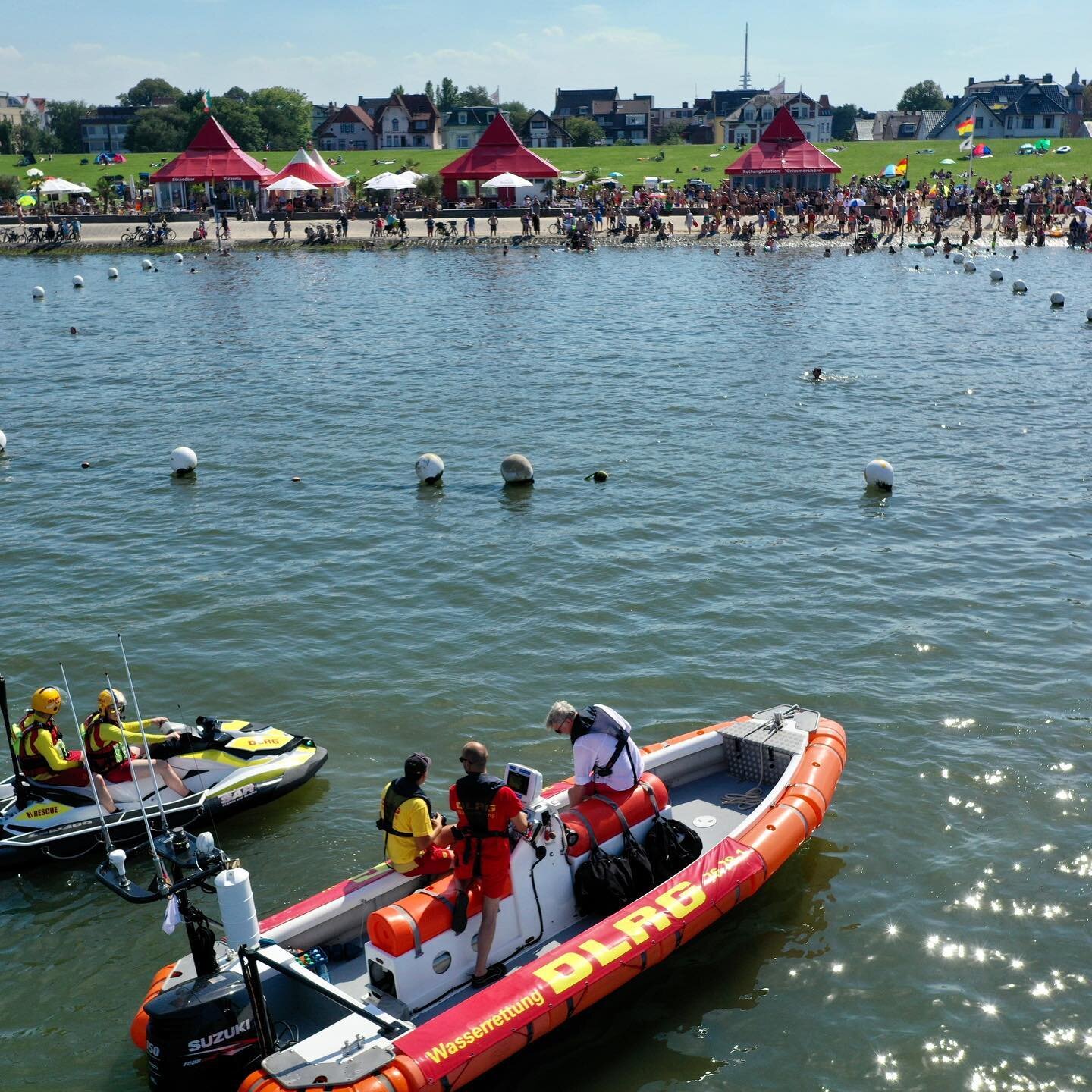 @dlrgcuxhaven wacht über das dirsjährige Buchthai-Schwimmen! #buchthaischwimmen #buchthai #dlrgcuxhaven #dlrgcux #drohnenfotografie #tourismuscuxhaven