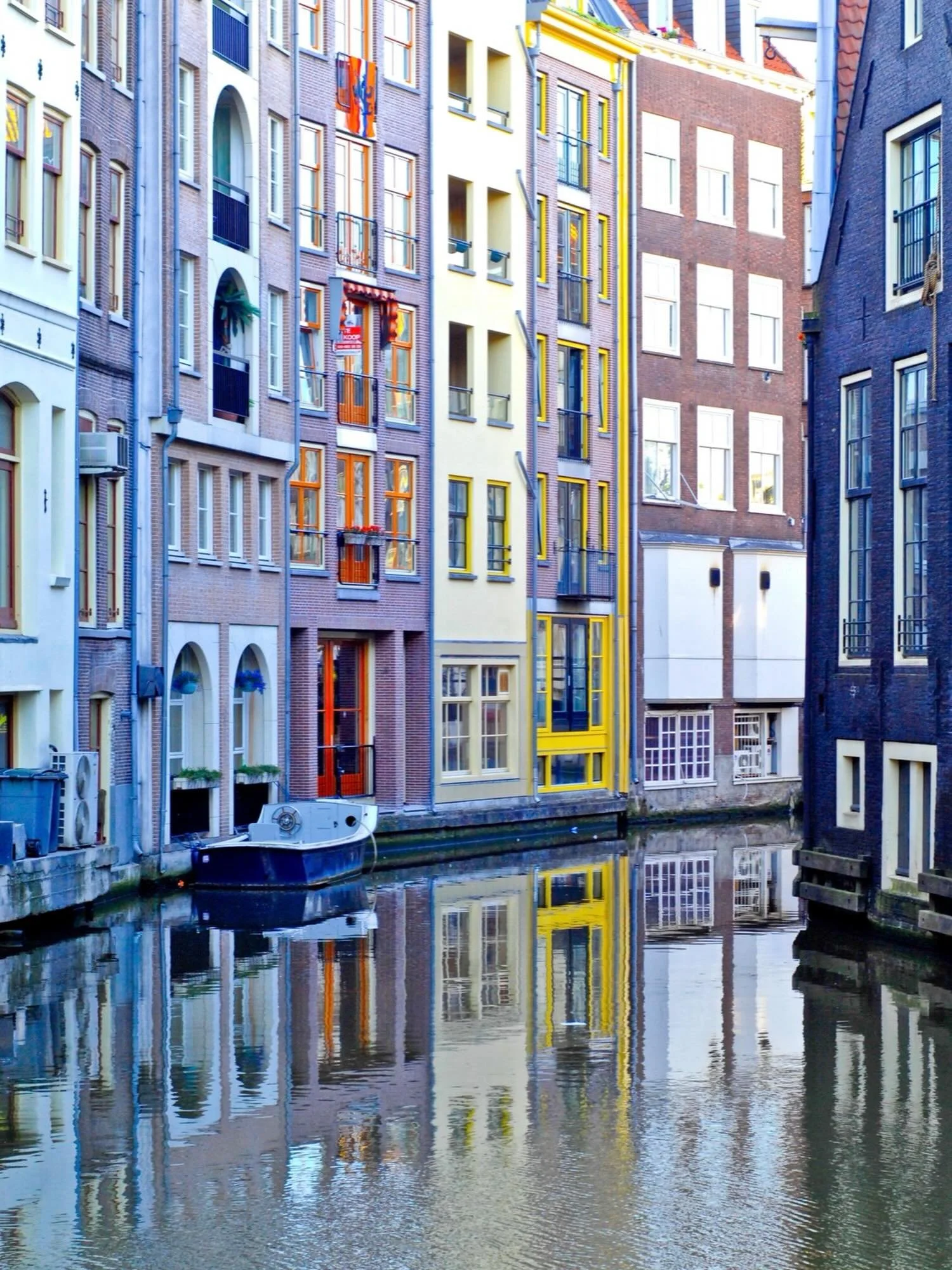 Finding beauty between spaces. 

Amsterdam