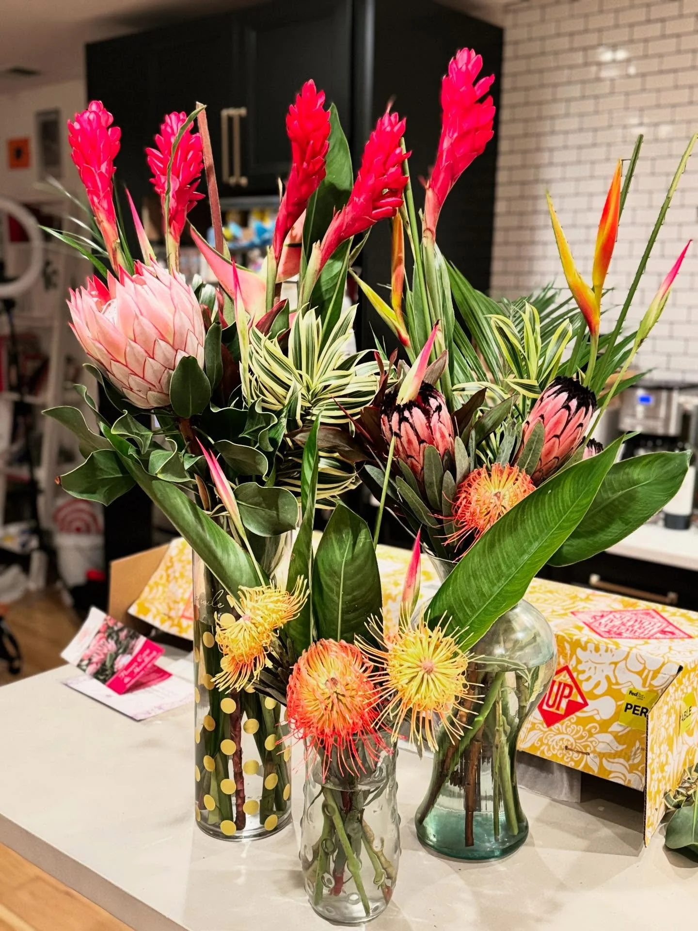 Received the most GORGEOUS flowers I have ever received in my life today 🤯👀 I met @mauimino at the Summer in Seattle event hosted by @revestagroup this past July. We had a conversation about her business, where she wants to go and what&rsquo;s next