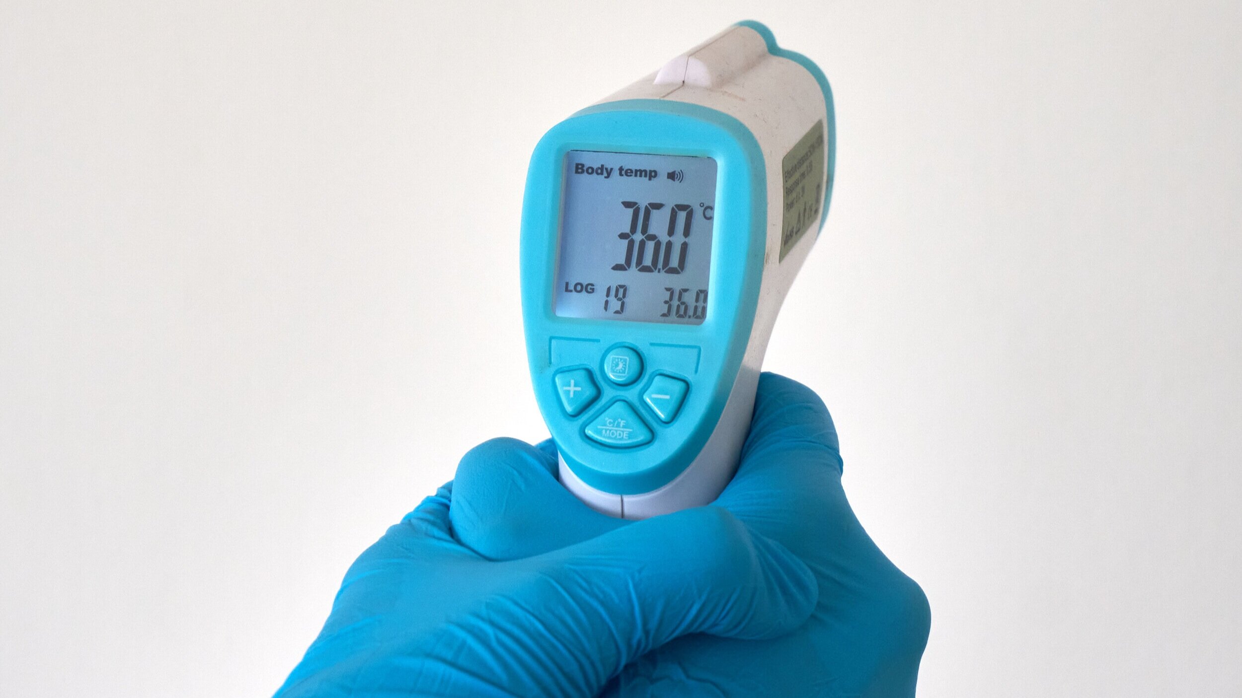 person-holding-a-thermometer-4021190.jpg