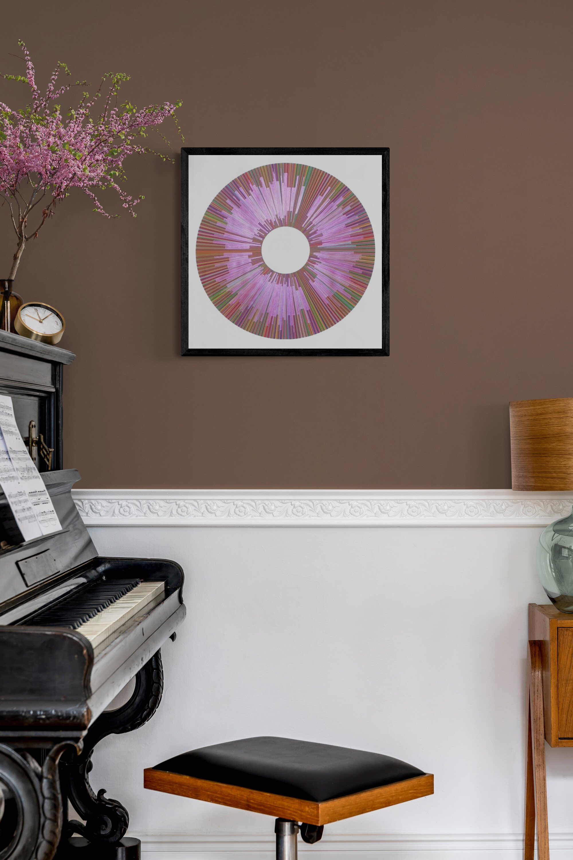 Old_piano_next_to_empty_wall.jpg