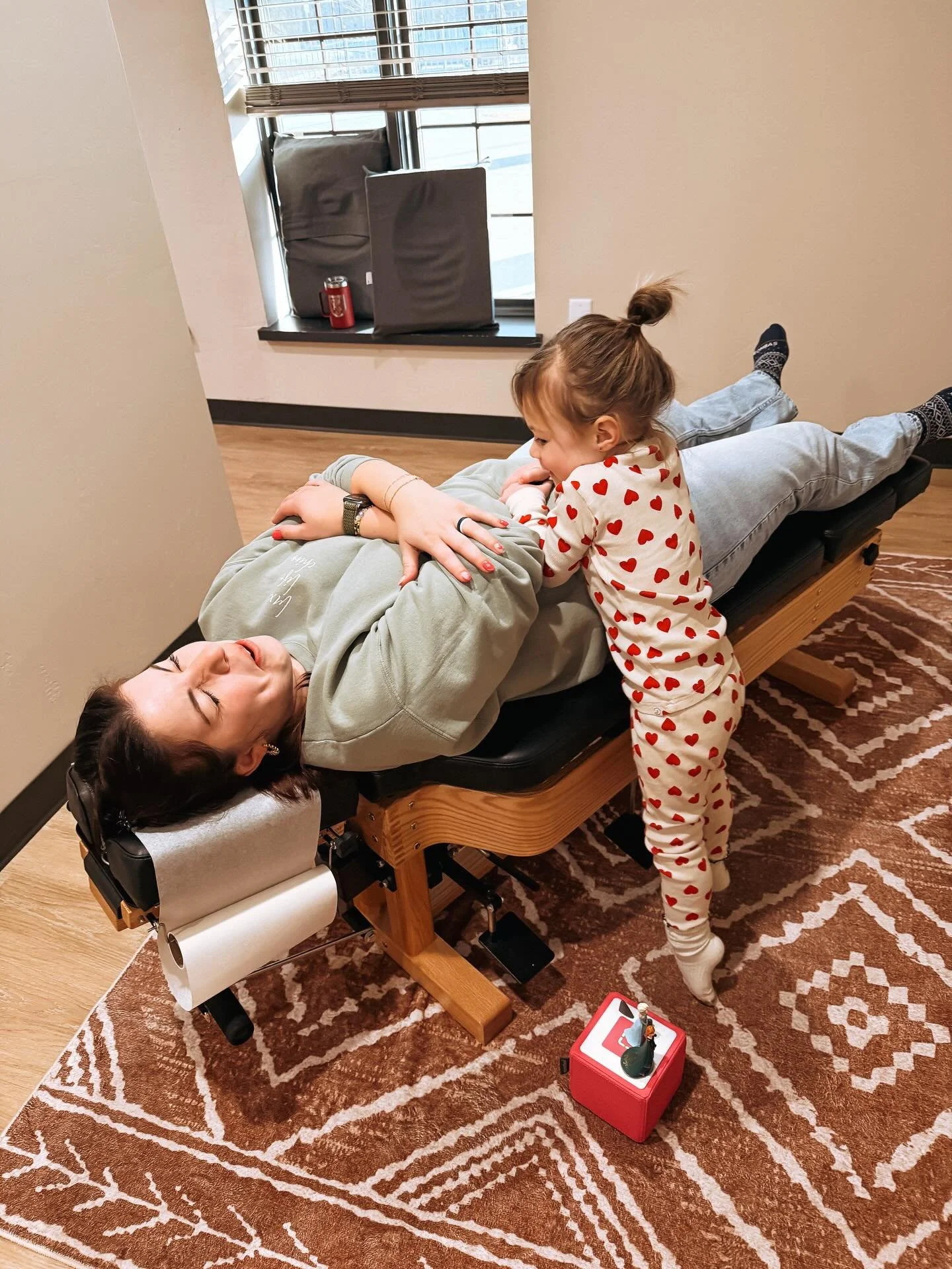 Dr. Banks is in the building dishing out some nervous system regulation! Emotional support Tonie Box and all 🤪🤣

We hope you guys have the BEST weekend ahead! Get outside and soak up the sun + warmer weather ☀️