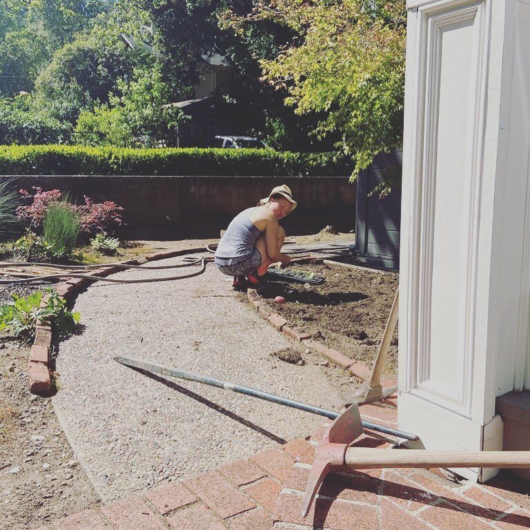 MAD RESPECT TO GARDENERS 💪🏼👩🏻&zwj;🌾

𝗜𝗧&rsquo;𝗦 𝗛𝗔𝗥𝗗𝗘𝗥 𝗧𝗛𝗔𝗡 𝗜𝗧 𝗟𝗢𝗢𝗞𝗦 - Requires both mental strength &amp; focus to stay present.&nbsp;

AT LEAST I GOT IN SOME 𝙂𝙊𝙊𝘿 𝙒𝙊𝙍𝙆 ON MY 𝙎𝙌𝙐𝘼𝙏𝙎 😂🏋🏻&zwj;♂️&nbsp;

.
.
.

