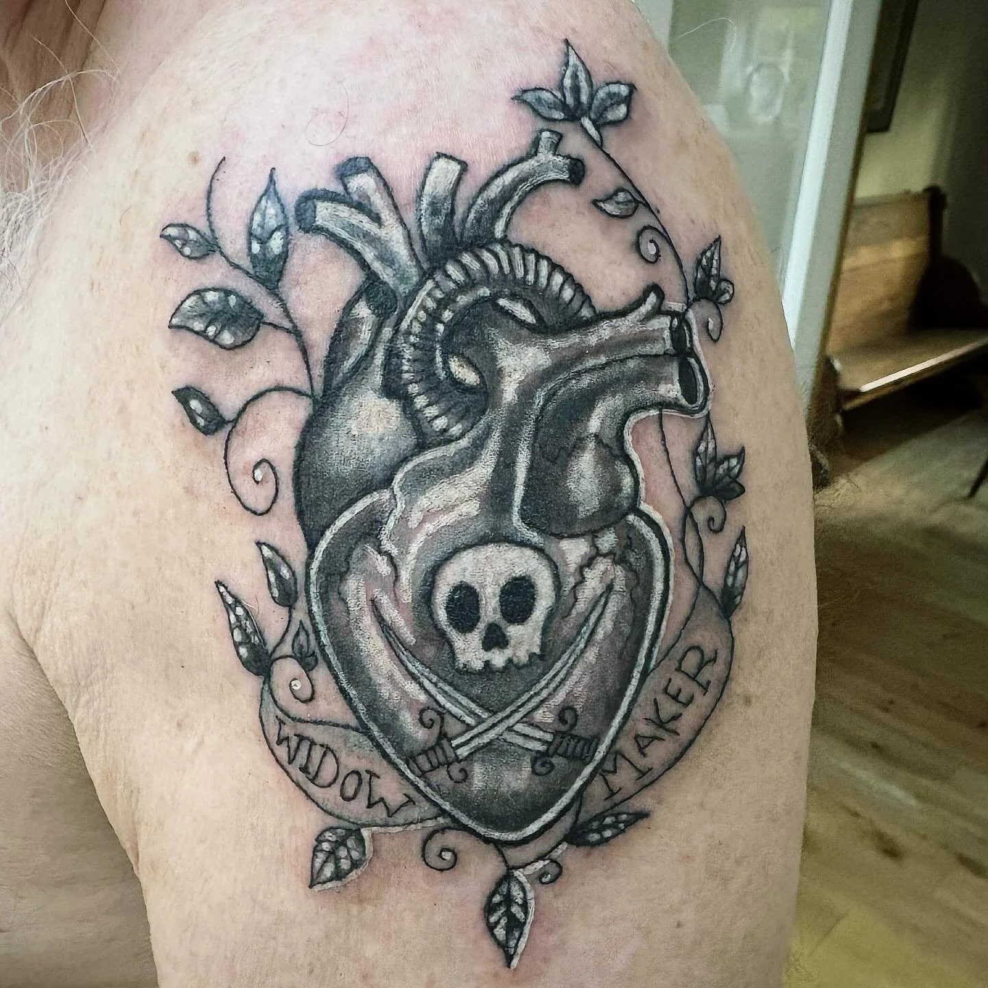 Absolutely stoked to see my drawing turned into a tattoo..
a forever keepsake.

Thanks so much Alison and Pete for asking me to draw this for you &hellip; a beautiful reminder of Pete&rsquo;s strength ☠️✨

#commissionart #widowmaker #skullandcrossbon