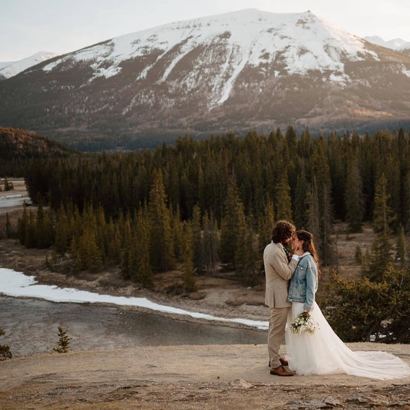 Just dreaming about this beautiful photoshoot again and figured it needed more space on my feed !💫 Already looking forward to my next trip to the mountains🏞️

Incredible images by @emmawinephotography 

Workshop: @theothersideworkshop 
Planning: @p