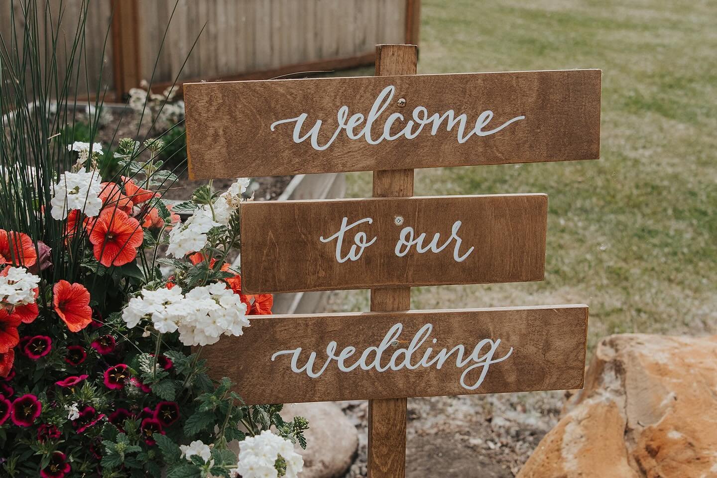 Wedding trends are always coming and going, and sometimes it&rsquo;s hard to keep up. Sometimes they go out of style just as fast as they came in, especially if they are used or have been used a million times over. BUTTTT that doesn&rsquo;t mean they