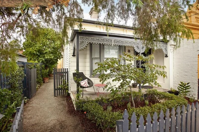 GordonGv front garden_feb13.jpg