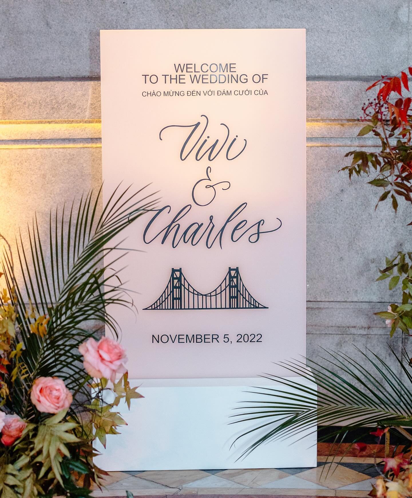 This gorgeous wedding being published on @theknot is just one more reason to share it again! Click the link in my story to read about Vivi and Charlie and all the unique touches they brought to celebrate their union as a queer interracial couple!

Pl