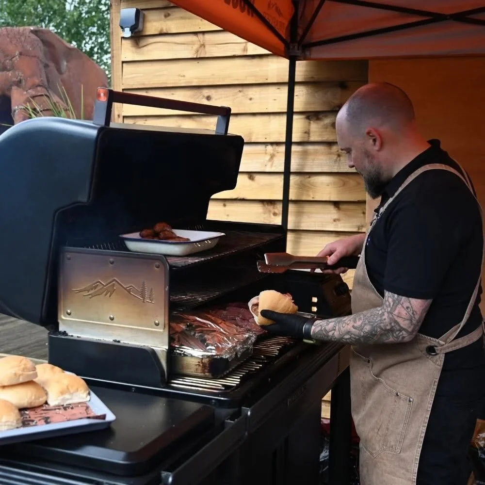 Fire up your culinary skills at Polhill BBQ School, where outdoor cooking enthusiasts can learn from the experts in a fun, hands-on environment!🔥

Using premium Kamado Joe ceramic grills, Traeger wood pellet BBQs and Gozney pizza ovens, each class e