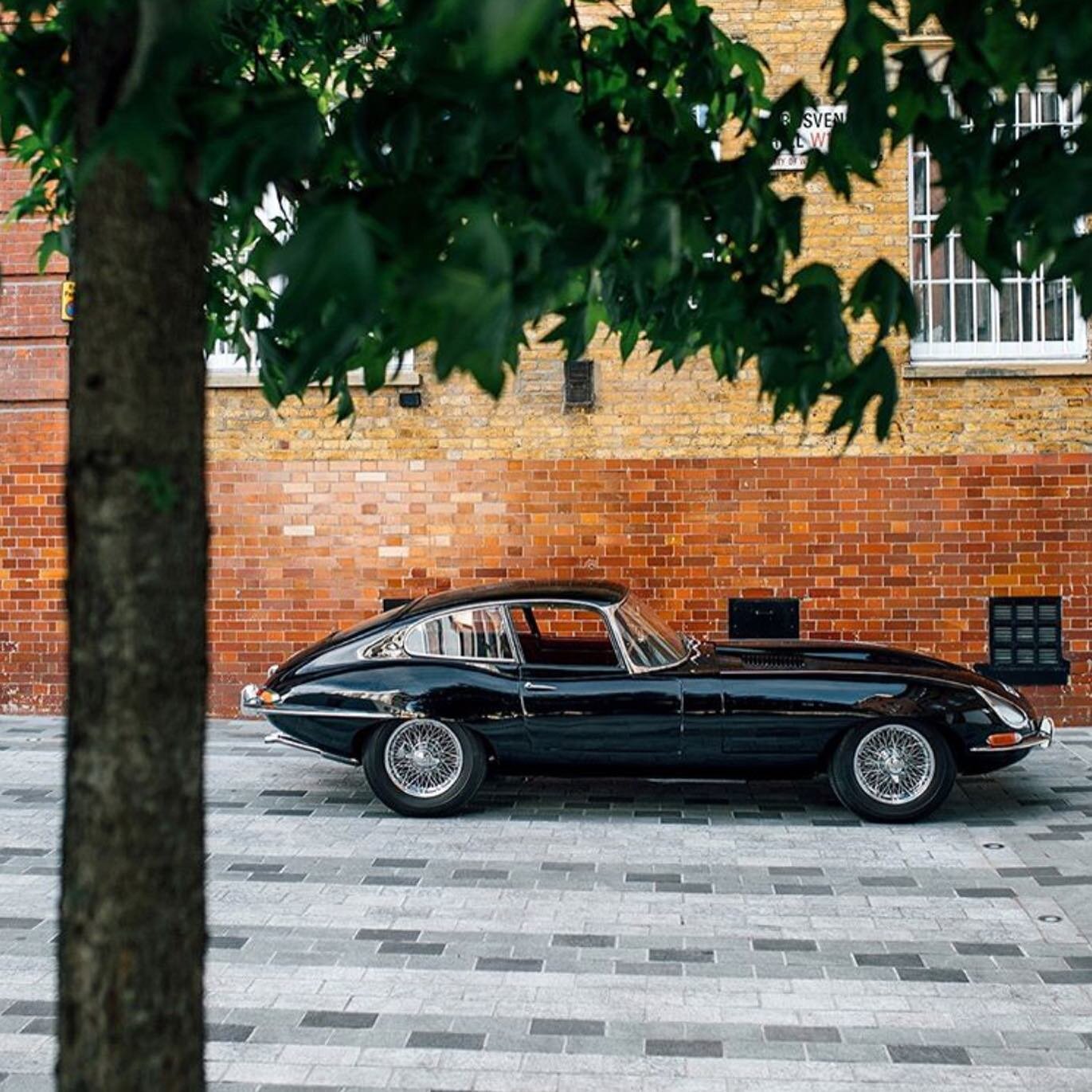 Tell me where you&rsquo;d drive to in this classy Jaguar E-Type. 

📷: @lorenzcollection 

#oldmoney #oldmoneysociety #luxurycars #classiccars #wealth #jaguaretype