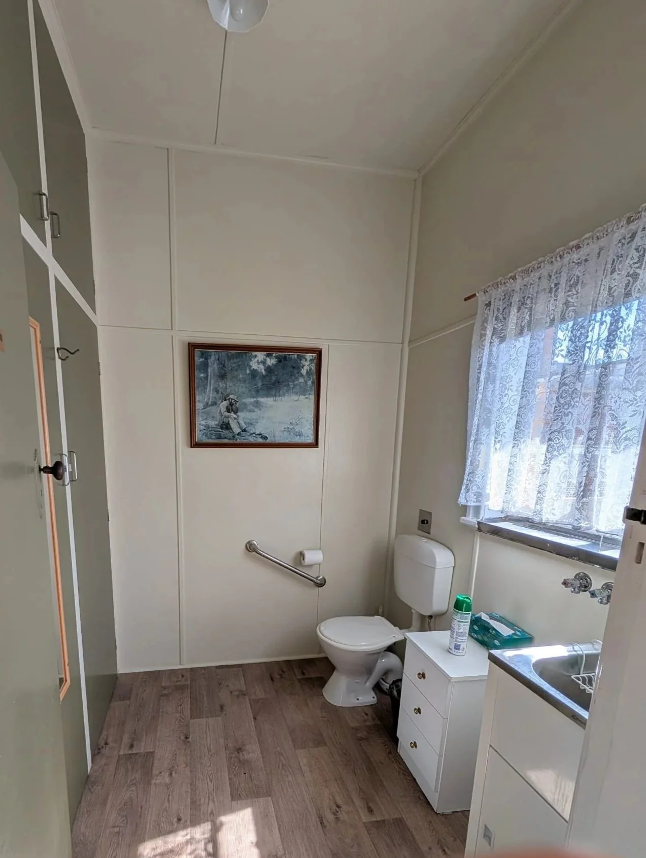 26-brown-street-08-bathroom.jpg