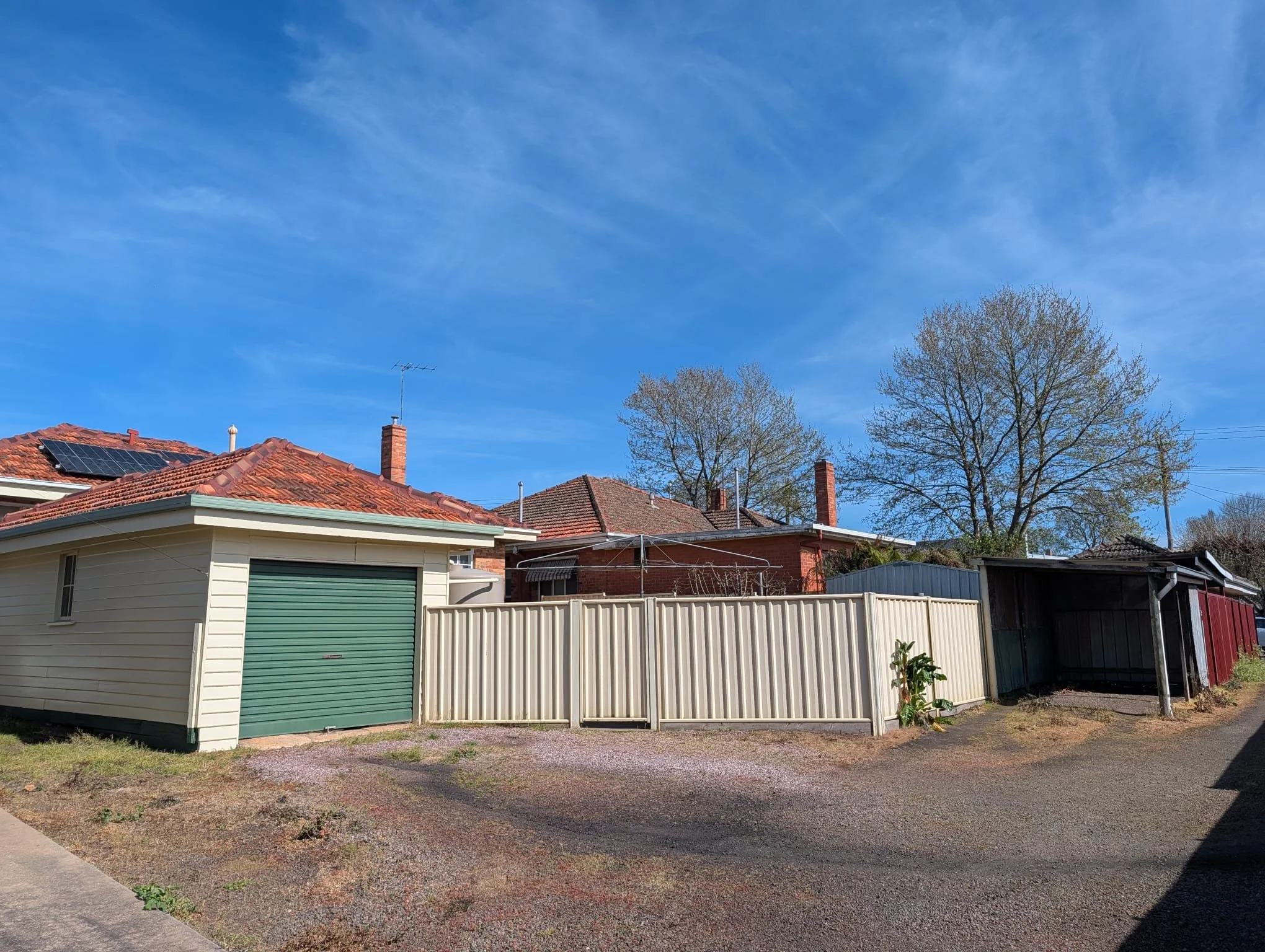BAck FEnce - Garage.jpg