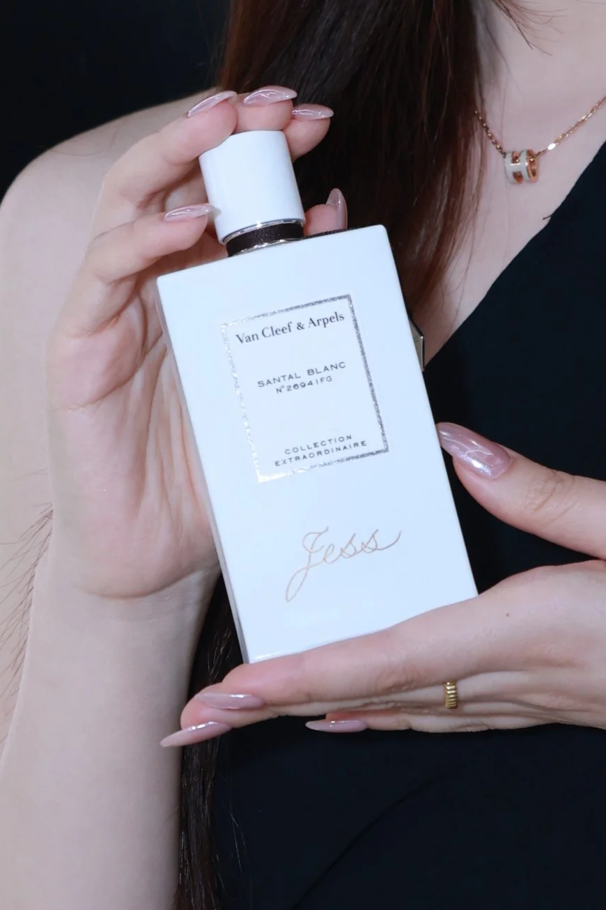 On-site Engraving on Van Cleef Arpels Fragrance Hong Kong